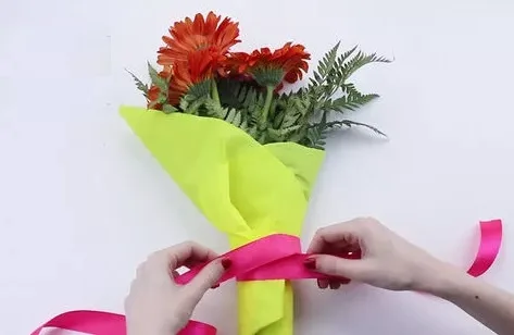 ROSE CURLING RIBBON 34 YARD