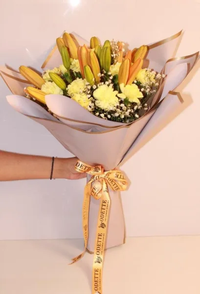 D6(11) Black Frosted Sheets Single Side Gold Edge (20 Sheets) 58cm x 58cm